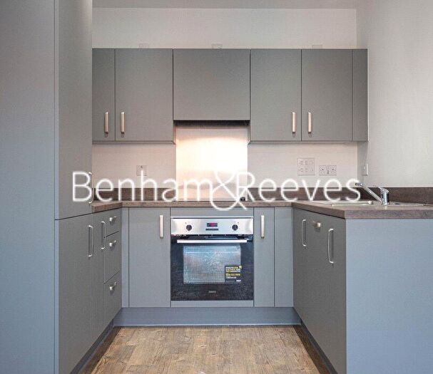 2 Bedroom Apartment To Rent In Thimble Crescent, Wallington, SM6