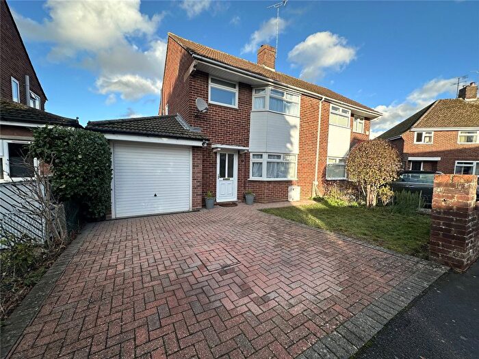 3 Bedroom Semi Detached House For Sale In Highfield Chase, Basingstoke, Hampshire, RG21