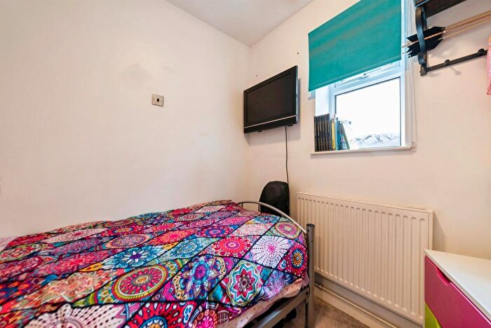3 Bedroom End Of Terrace House For Sale In Chatsworth Road, Newark, NG24
