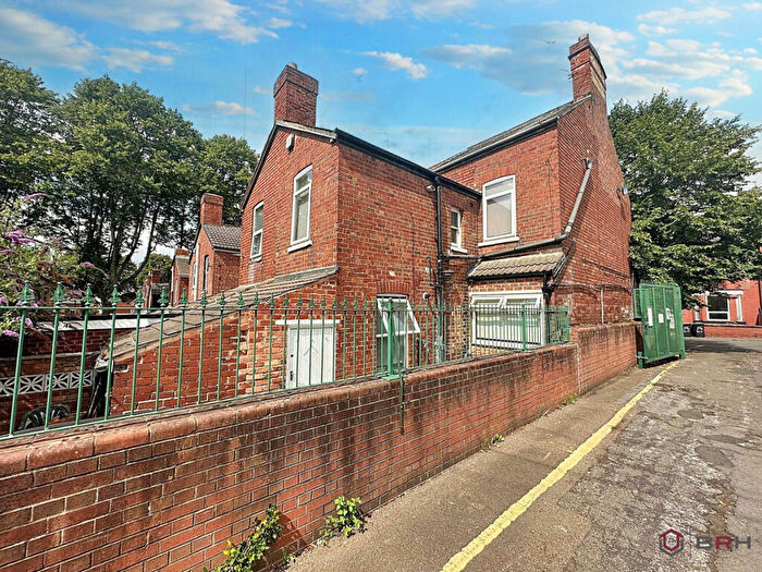 5 Bedroom End Of Terrace House For Sale In Broxholme Lane, Doncaster, DN1