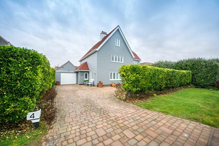 4 Bedroom Detached House For Sale In Sea Drive, Felpham, PO22