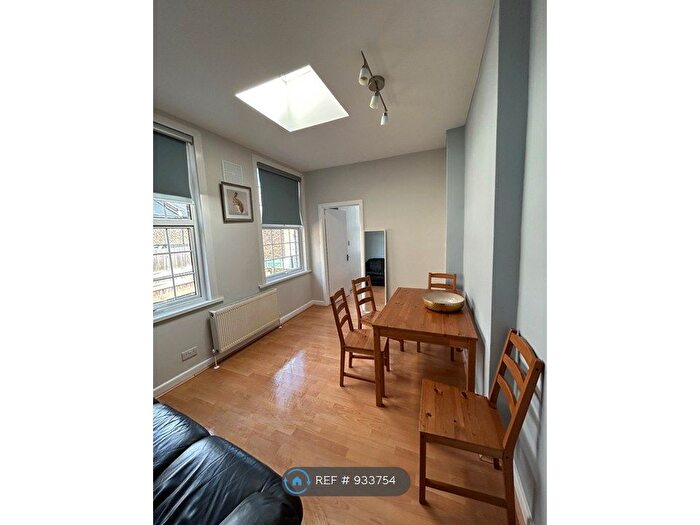 1 Bedroom Flat To Rent In Kilburn Lane, London, W10