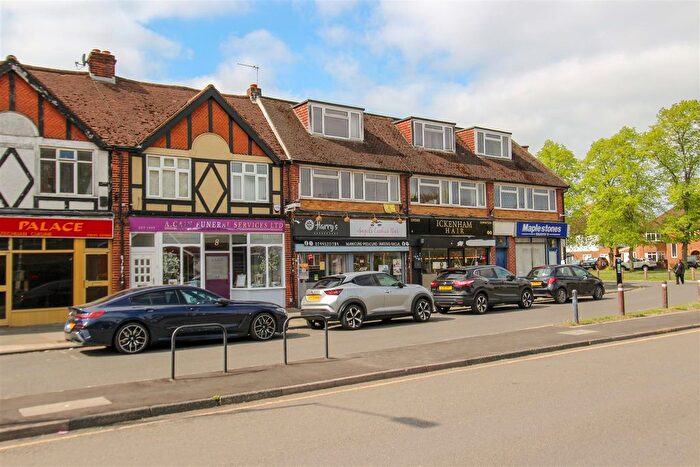 2 Bedroom Maisonette To Rent In Glebe Avenue, Ickenham, UB10