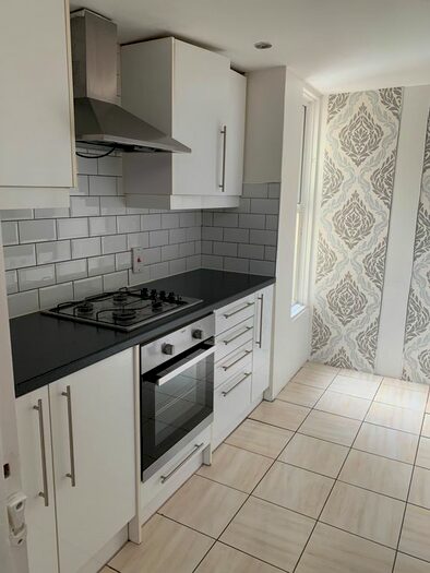 2 Bedroom Flat To Rent In Brighton Road, South Croydon, CR2