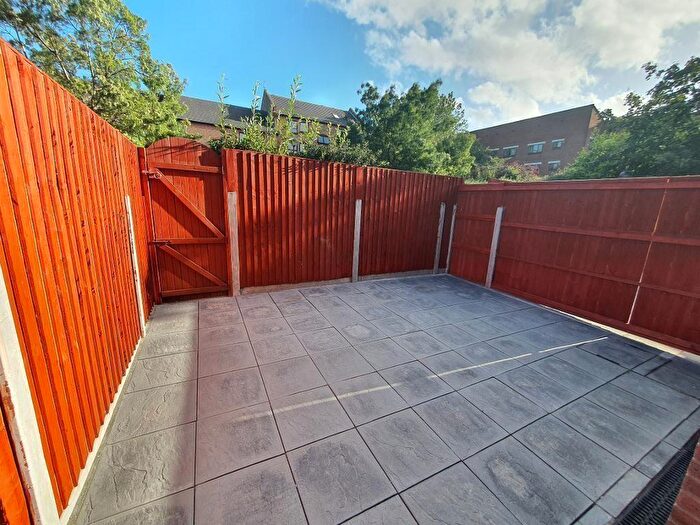 5 Bedroom Town House To Rent In Cahir Street, London, E14