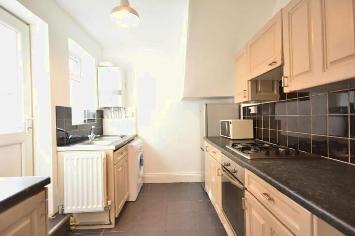2 Bedroom Flat To Rent In Stratford Grove West, Newcastle Upon Tyne NE6