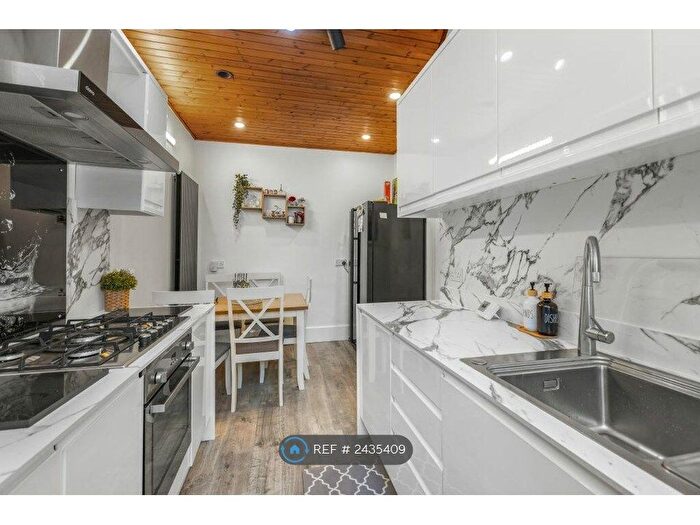 2 Bedroom Flat To Rent In Merchiston Avenue, Edinburgh, EH10