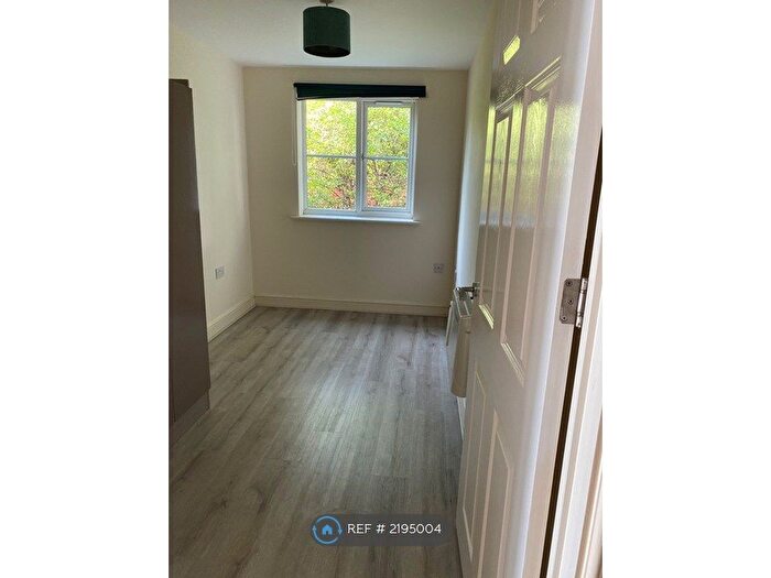 2 Bedroom Flat To Rent In Poppy Fields, Kettering, NN16
