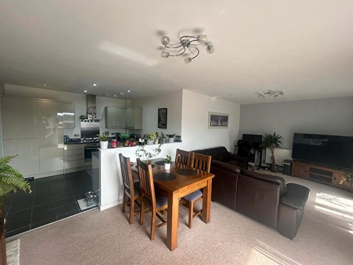 2 Bedroom Flat For Sale In Eccleston Court, Tovil, Kent, ME15