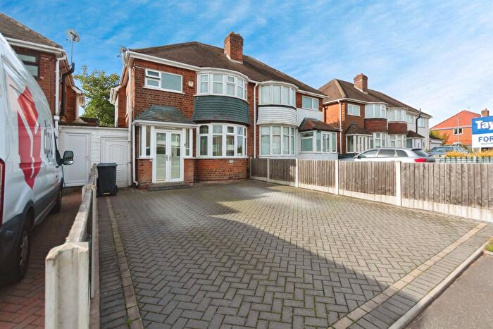 3 Bedroom Semi-Detached House For Sale In Quinton Road West, Quinton, Birmingham, B32