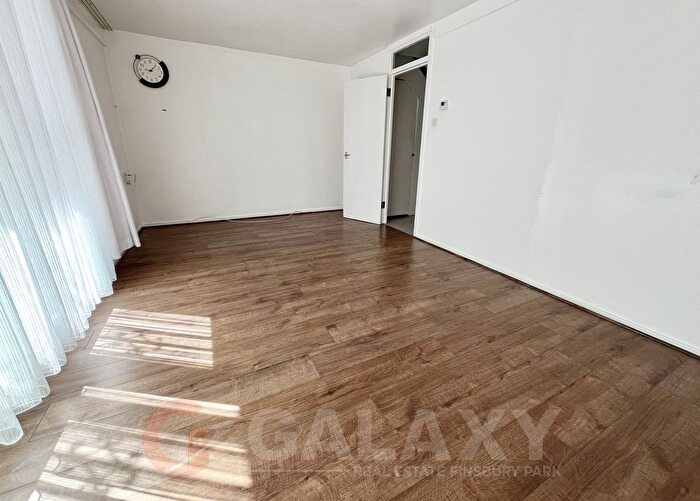 3 Bedroom Maisonette To Rent In Didbin House, Mingard Walk, Finsbury Park, London., N7