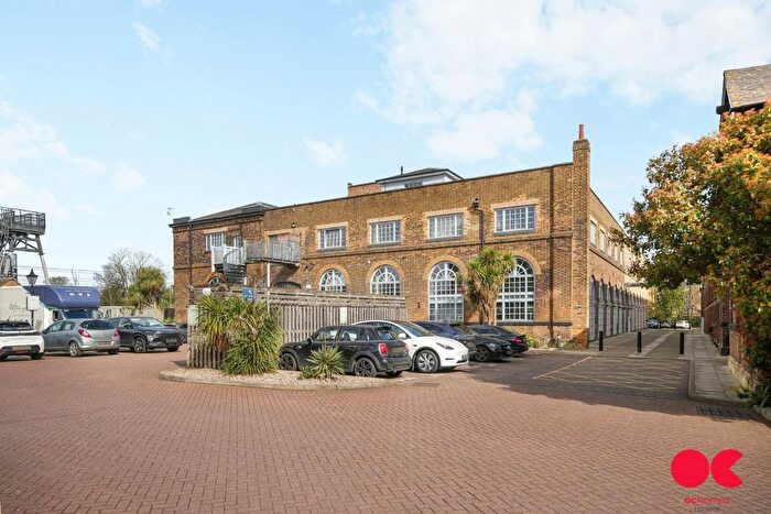 2 Bedroom Flat For Sale In Kidman Close, Gidea Park, RM2