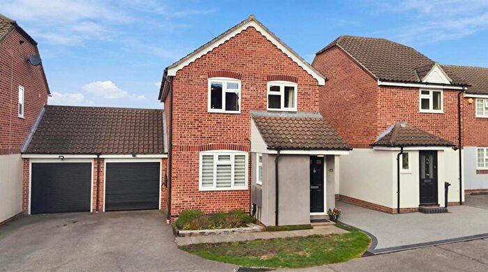 3 Bedroom Link Detached House For Sale In Sussex Way, Billericay, CM12