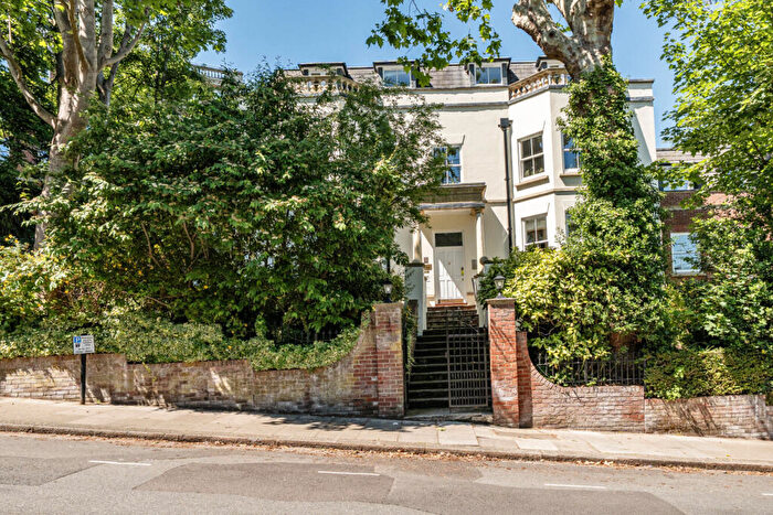 2 Bedroom Flat For Sale In Parklands, Cholmeley Park, London, N6