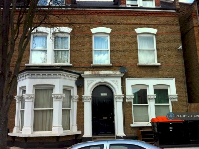Studio To Rent In Gloucester Drive, London, N4