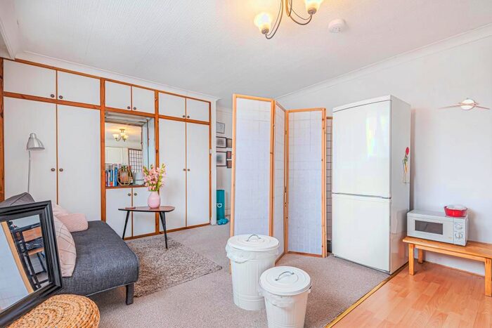 1 Bedroom Flat To Rent In Gordon Avenue, St Margarets TW1