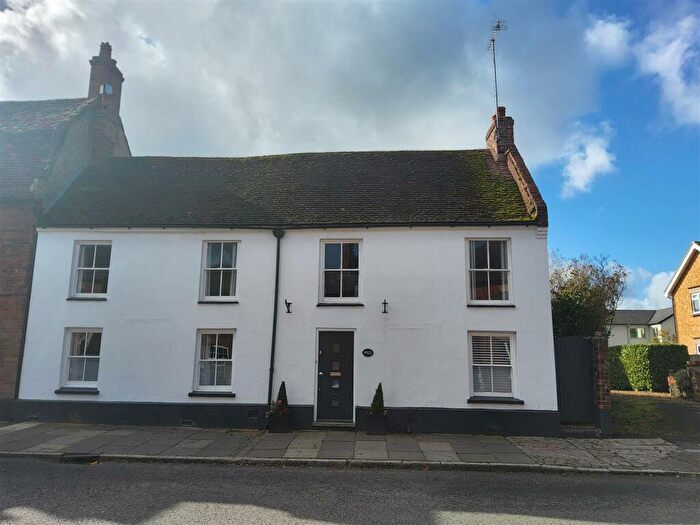 3 Bedroom End Of Terrace House To Rent In High Street, Stony Stratford, MK11