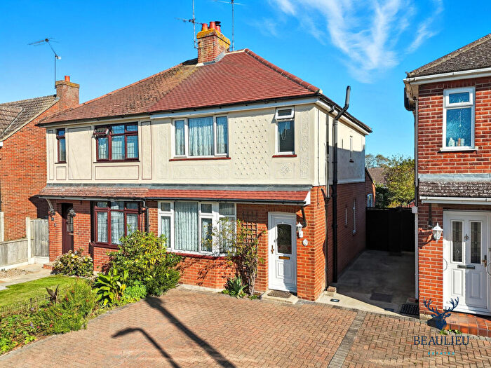 3 Bedroom Semi-Detached House For Sale In Goulton Road, Chelmsford, CM1