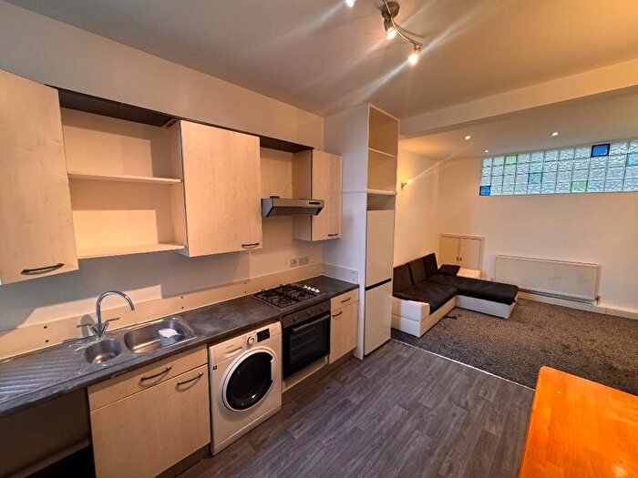 1 Bedroom Flat To Rent In High Road, Woodford Green, Essex, IG8