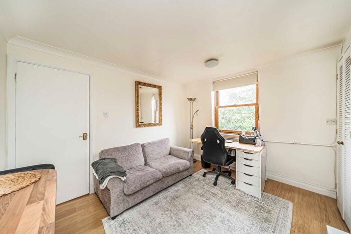 1 Bedroom Flat To Rent In Earls Court Road, Kensington, W8