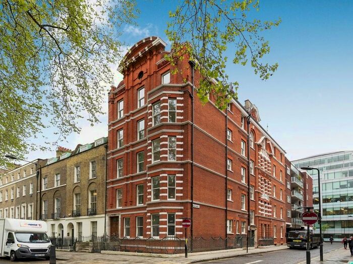 2 Bedroom Flat To Rent In Red Lion Square, London, WC1R