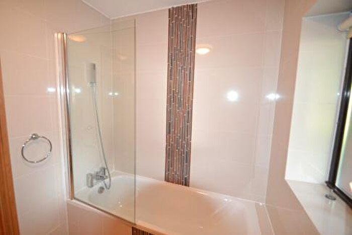 2 Bedroom Apartment To Rent In Spencer Close, Finchley, London, N3