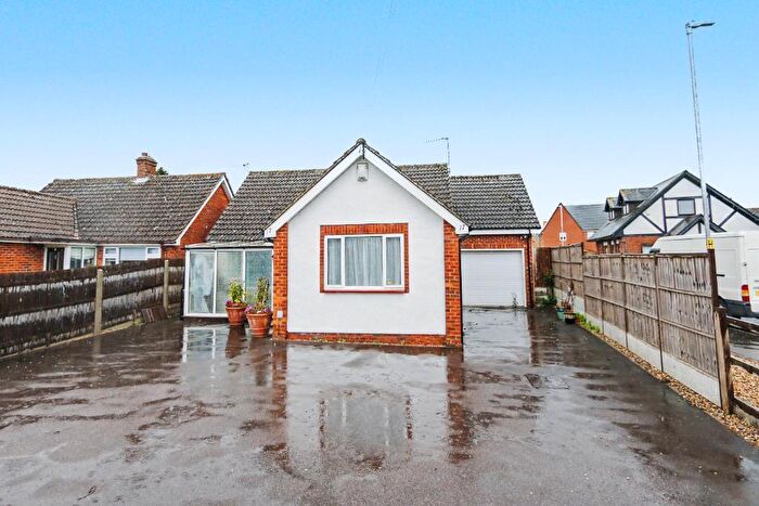 3 Bedroom Detached Bungalow For Sale In Ivel Road, Shefford, SG17