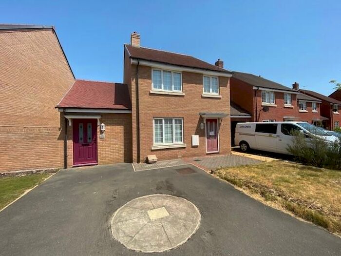 4 Bedroom Detached House To Rent In Merton Close, Berryfields, Aylesbury, HP18