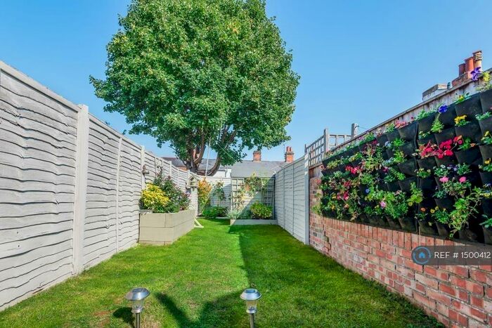 2 Bedroom Terraced House To Rent In Western Road, Reading, RG1