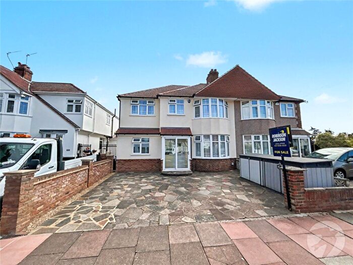 5 Bedroom Semi Detached House For Sale In Hurst Road, Sidcup, Kent, DA15