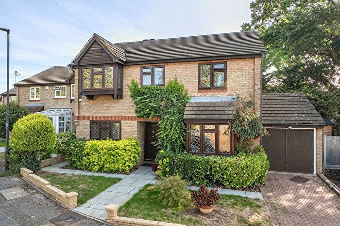 4 Bedroom Detached House For Sale In Canford Close, Enfield, EN2