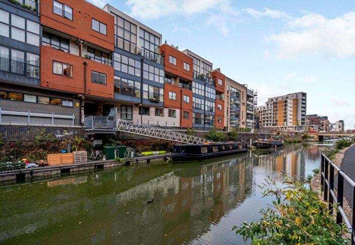 Studio To Rent In Flat, Commercial Road, London, E14