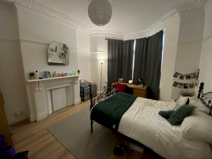 5 Bedroom House To Rent In Colum Road, Cathays, Cardiff, CF10