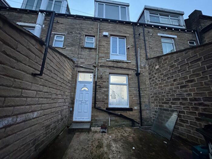 2 Bedroom Flat To Rent In Oak Lane, Bradford, West Yorkshire, BD9