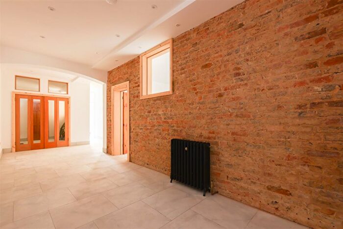 2 Bedroom Flat For Sale In Marina, St. Leonards-On-Sea, TN38
