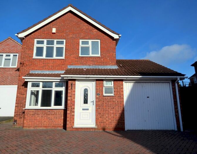 3 Bedroom Detached House To Rent In Somerset Avenue, Leicester, LE4