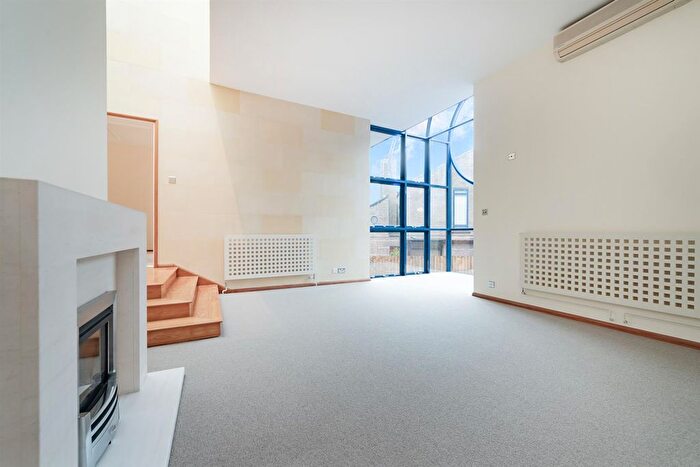 5 Bedroom Detached House To Rent In Birchwood Drive, Hampstead, NW3