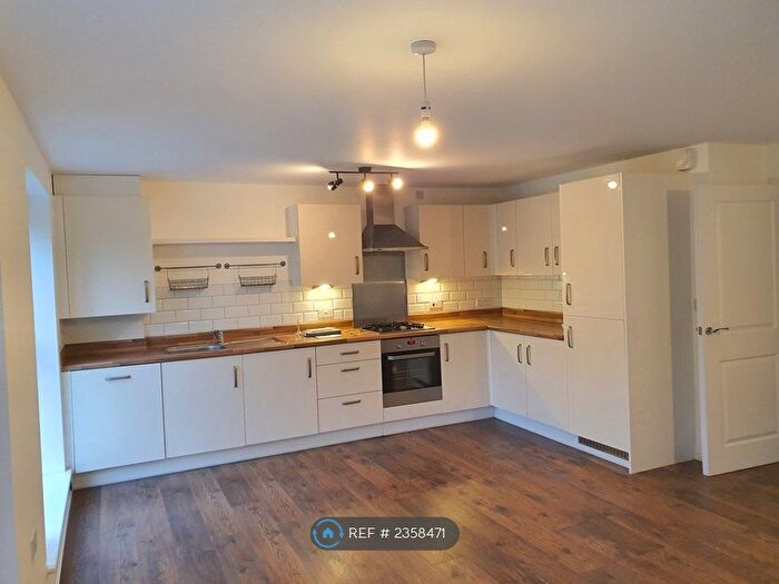 2 Bedroom Flat To Rent In Broadhurst Place, Basildon, SS14