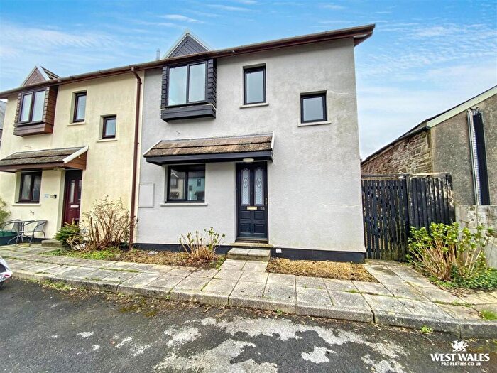 2 Bedroom End Of Terrace House For Sale In Kings Court, Narberth, SA67