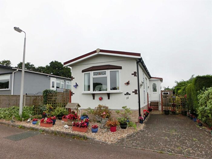 2 Bedroom Park Home For Sale In The Willows, Hillcrest Park, Wythall, B47