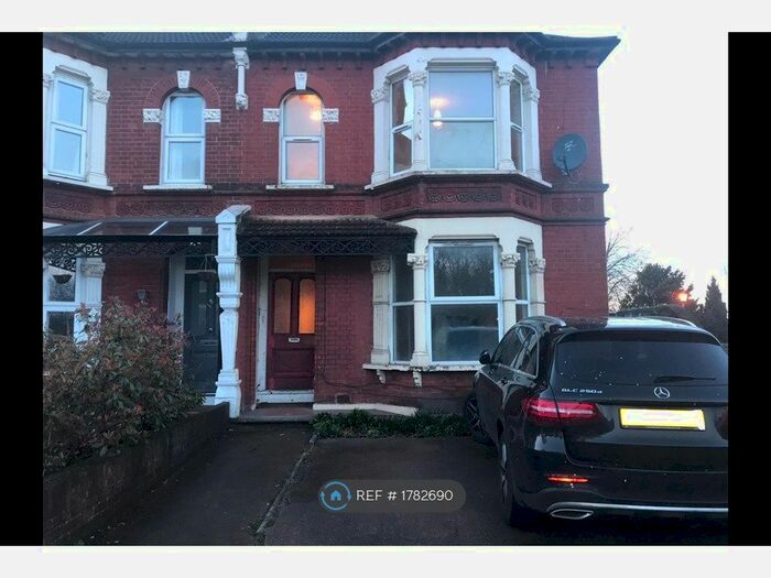 2 Bedroom Flat To Rent In Charlton, London, SE7