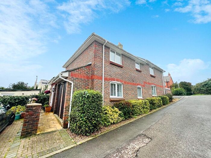 2 Bedroom Flat To Rent In Browns Crescent, Chickerell, Weymouth, DT3