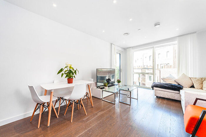 2 Bedroom Apartment To Rent In Hurlock Heights, Deacon Street, London, SE17