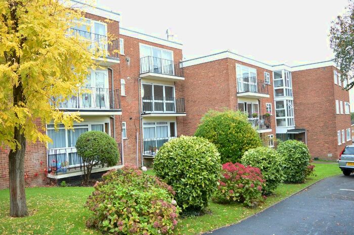 2 Bedroom Flat To Rent In Green Lane, Chessington, Surrey, KT9