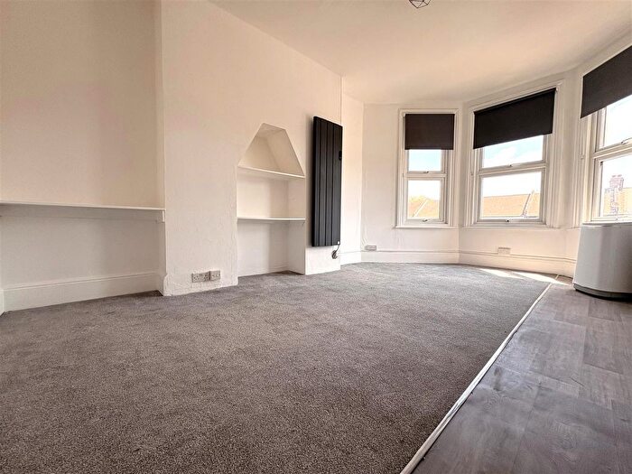 Studio To Rent In Baring Road, London, SE12