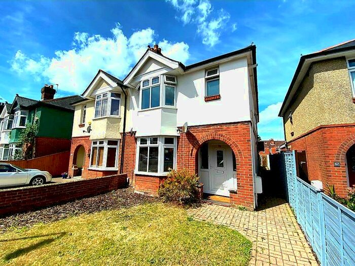 2 Bedroom Flat To Rent In Chamberlayne Road, Eastleigh, Hampshire, SO50