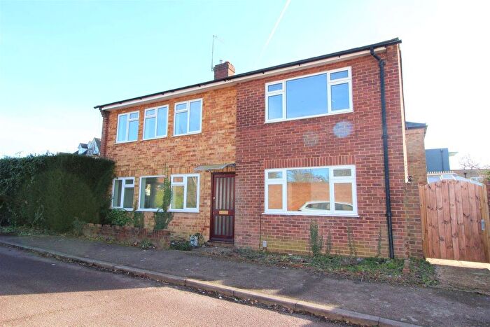 3 Bedroom Maisonette To Rent In Broadfield Court, Bushey Heath, Bushey, WD23