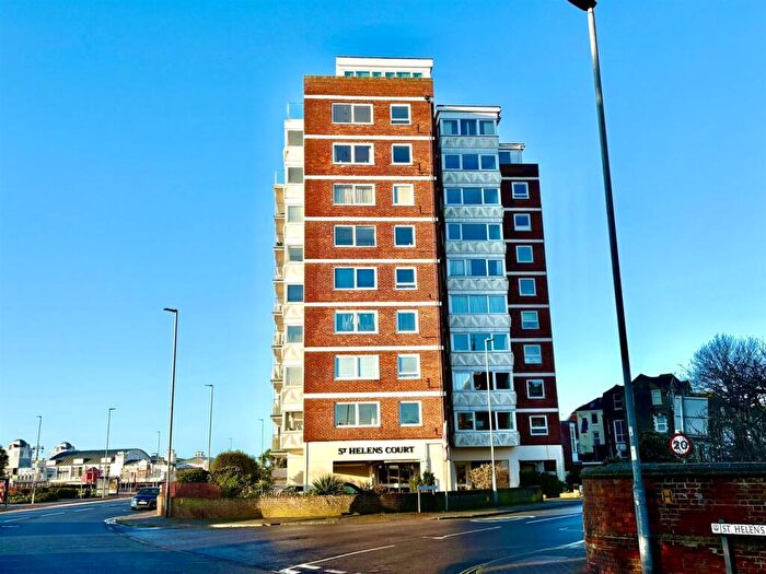 2 Bedroom Flat For Sale In St. Helens Parade, Southsea, PO4