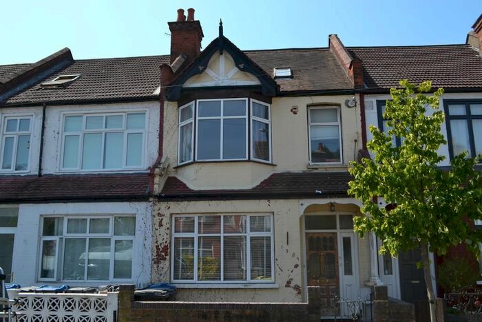 2 Bedroom Flat To Rent In Links Road, Tooting, London, SW17