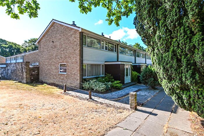 3 Bedroom End Of Terrace House For Sale In Oxey Close, New Milton, Hampshire, BH25
